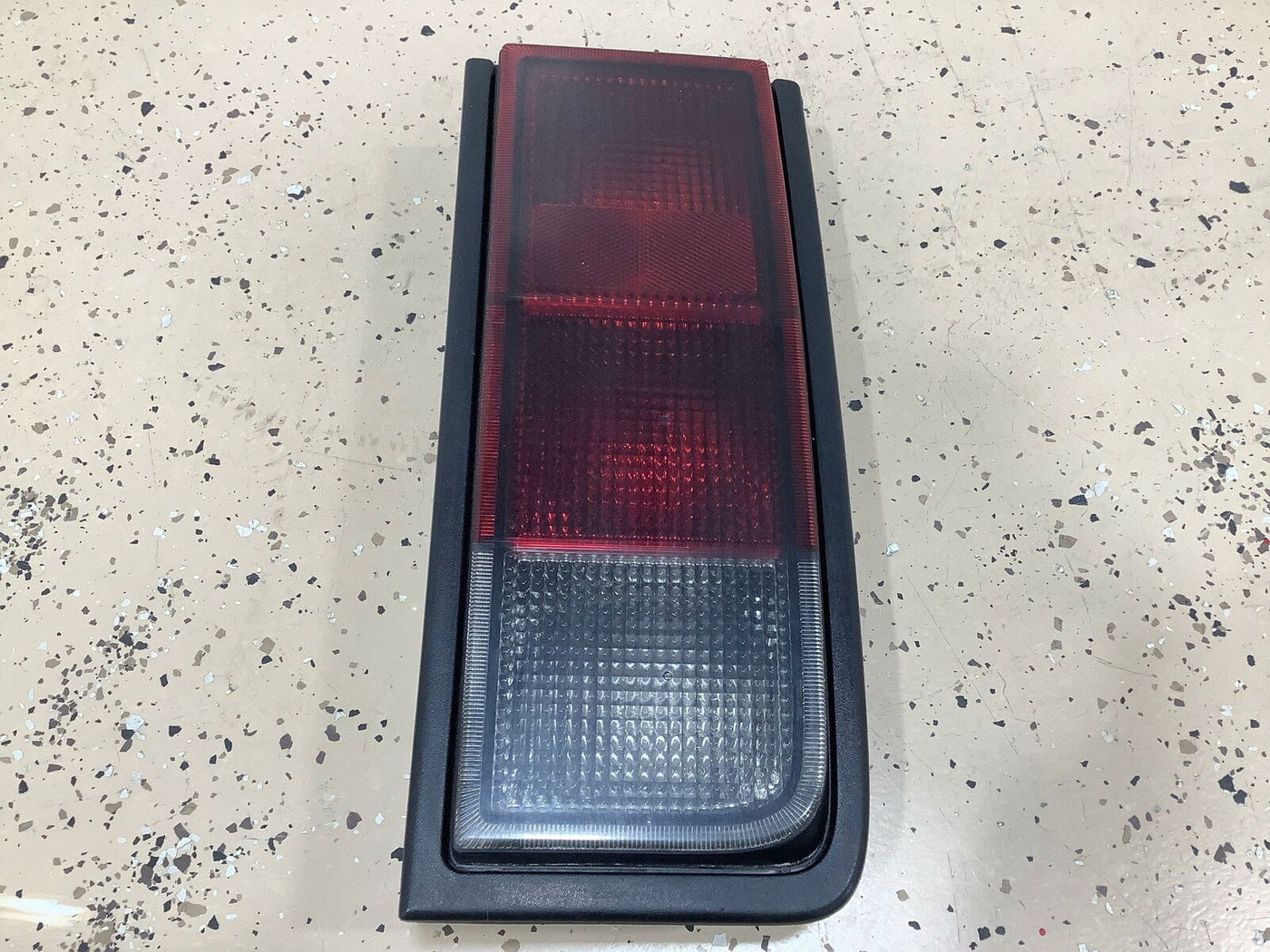 03-04 Hummer H2 Right Passenger Tail Light Tail Lamp (Body Mounted) OEM