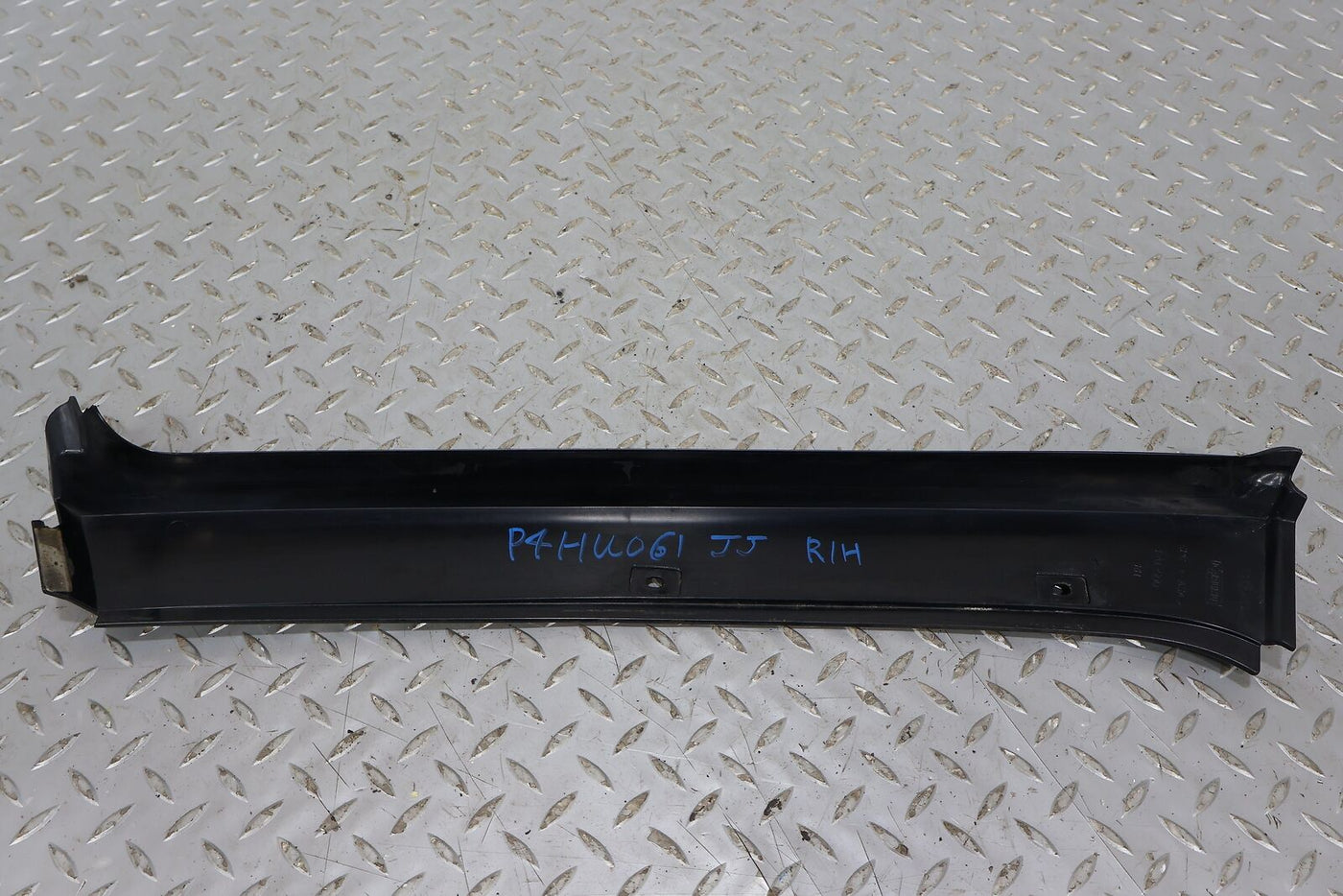 03-07 Hummer H2 Right Passenger Exterior A-Pillar Trim Panel (Textured Black)