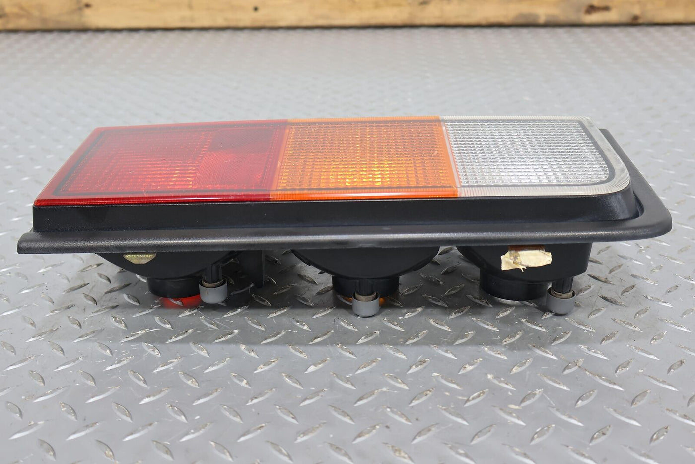 03-04 Hummer H2 Left LH Driver Tail Light Tail Lamp (Body Mounted) OEM Tested