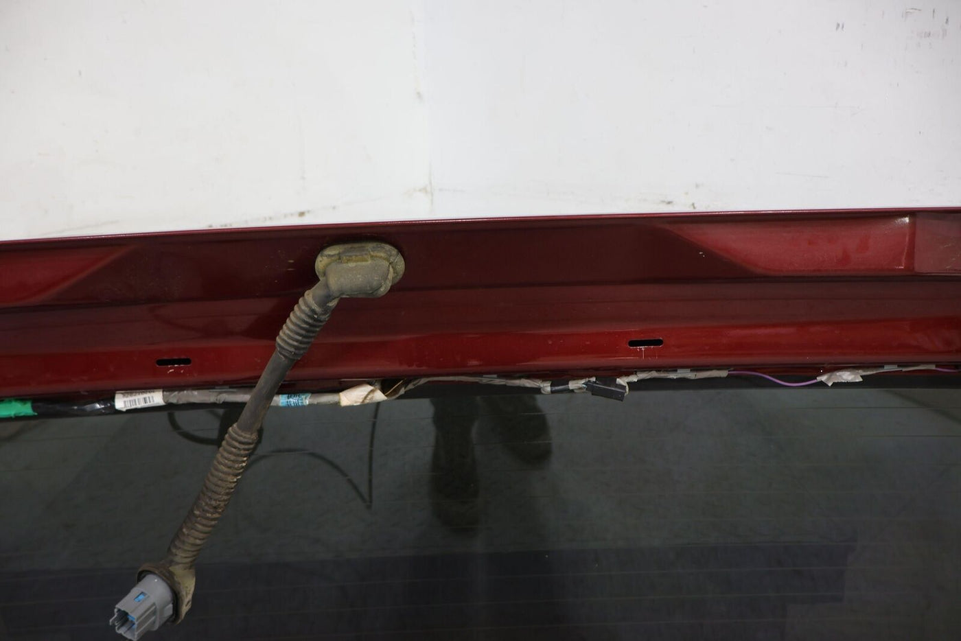 03-09 Hummer H2 Rear Hatch / Lid W/Self Tint Glass (Red Metallic 72U) See Photos