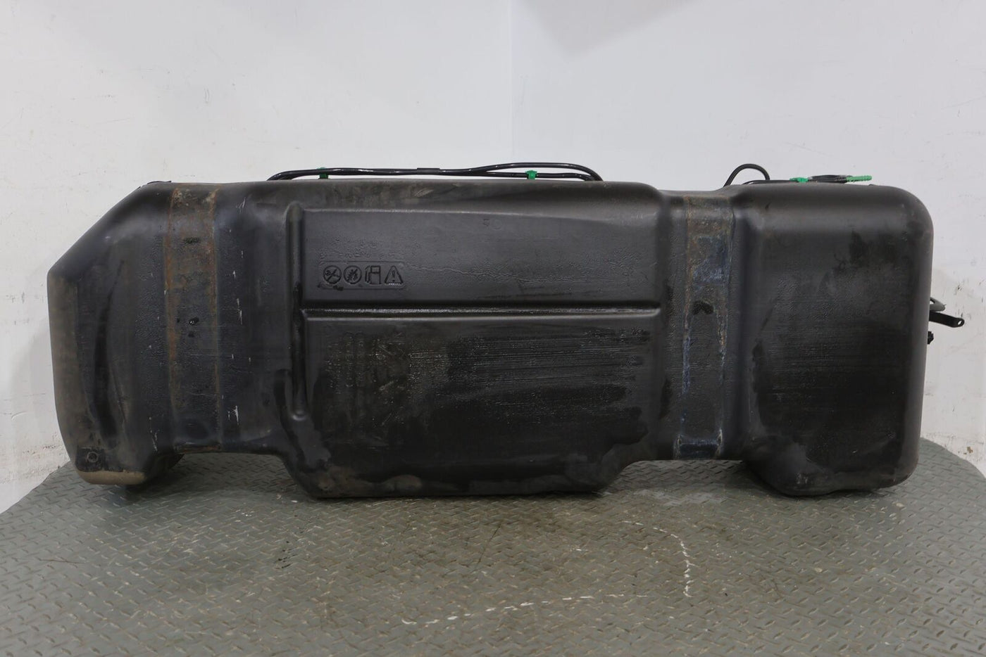 2003 Hummer H2 OEM Gasoline Fuel Tank W/Good Sealing Ring (No Fuel Pump)