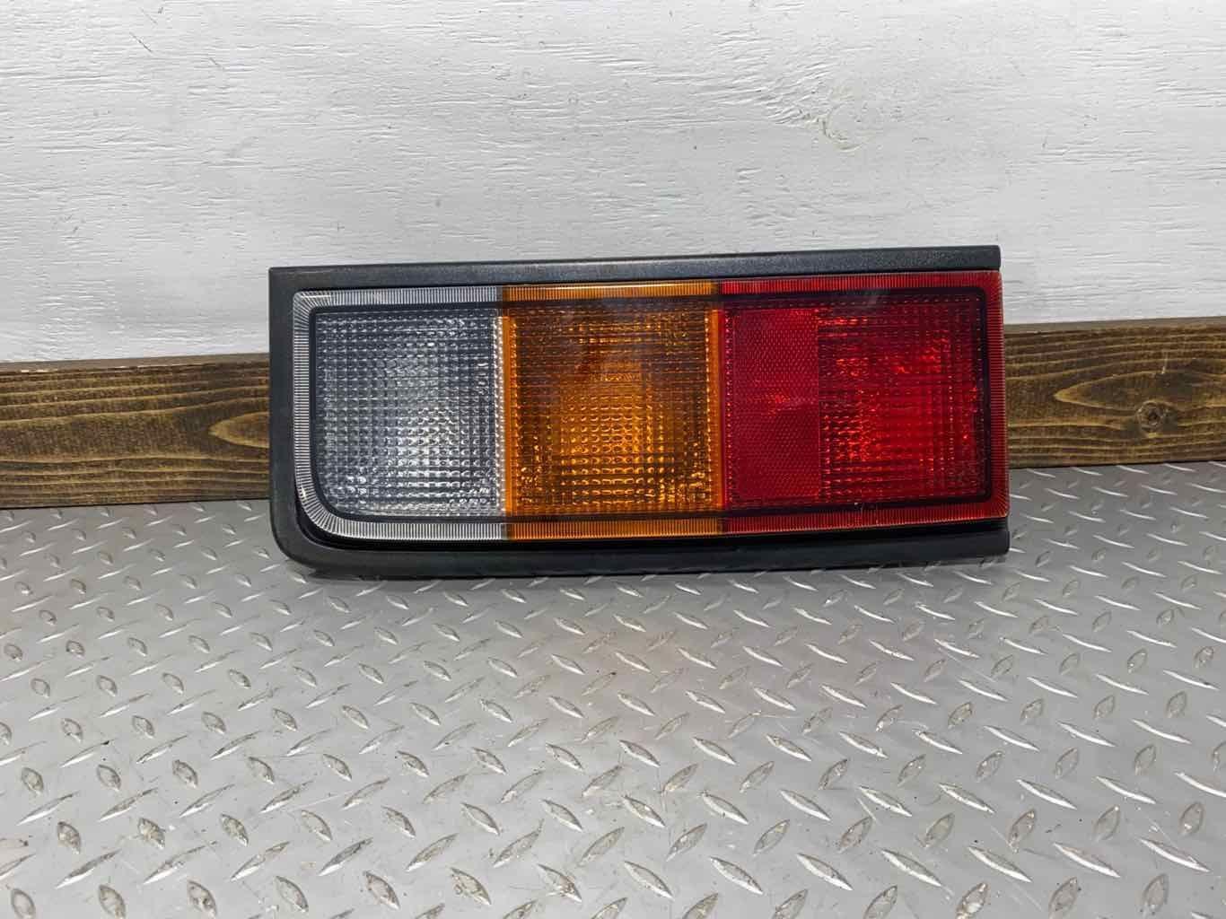 03-04 Hummer H2 Right RH Tail Light Tail Lamp (Body Mounted) OEM Tested