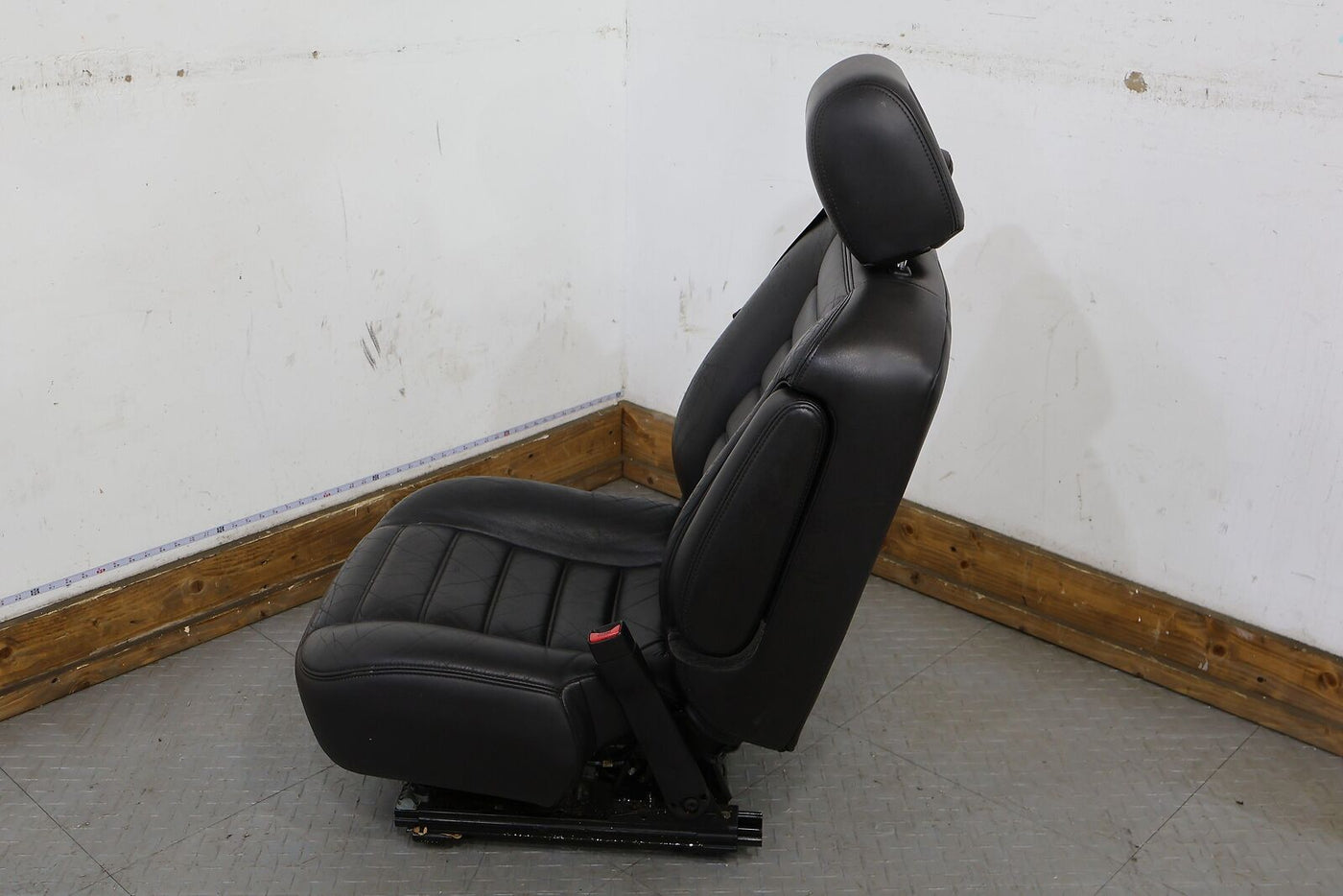 05-07 Hummer H2 Front Right RH Leather Seat (Ebony 482) Power Tested Mild Wear