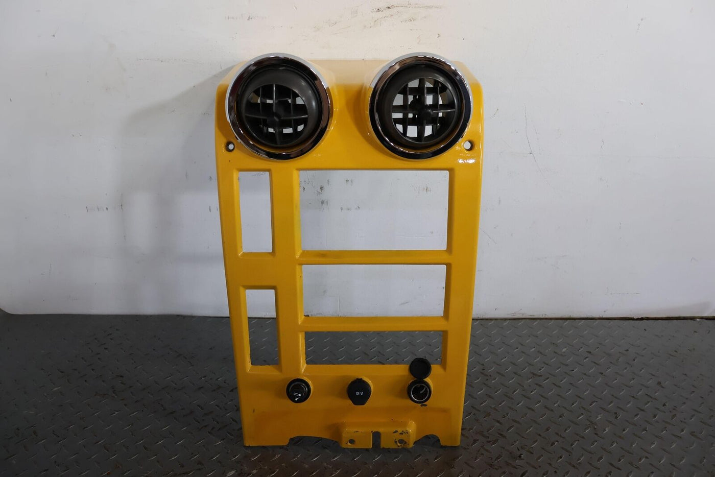 03-07 Hummer H2 Radio / Climate Control Trim Bezel W/ Vents (Yellow 43U) OEM