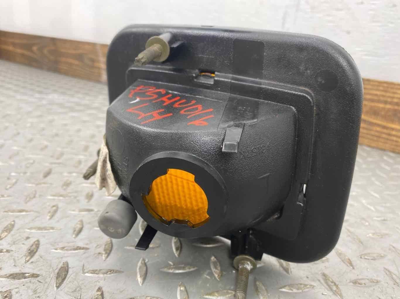 03-09 Hummer H2 Left Driver Amber Turn Signal - Next To Headlamp