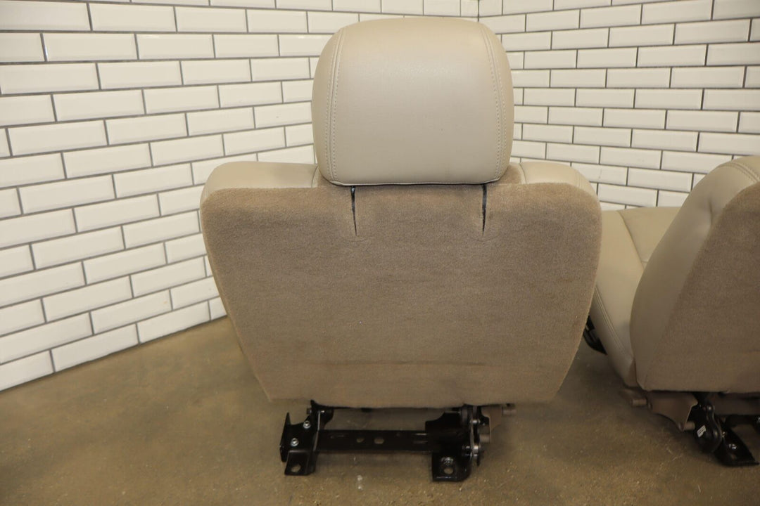 03-06 Chevy Tahoe/ GMC Yukon 2nd Row Bucket Seat Set (Neutral Leather)