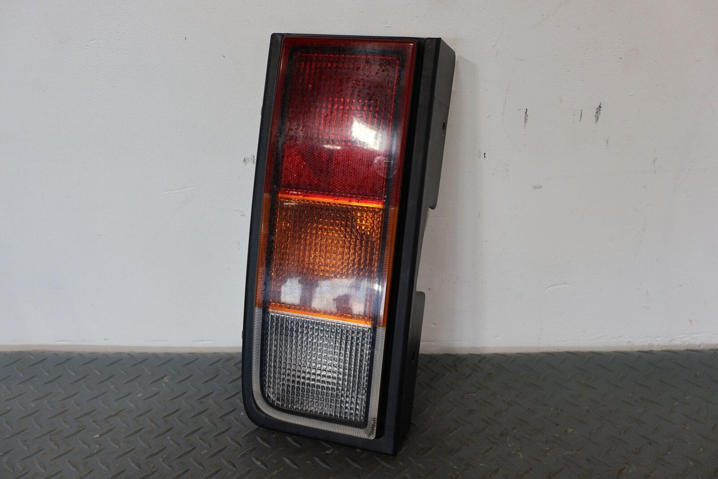 03-04 Hummer H2 Left LH Driver Tail Light Tail Lamp (Body Mounted) OEM Tested