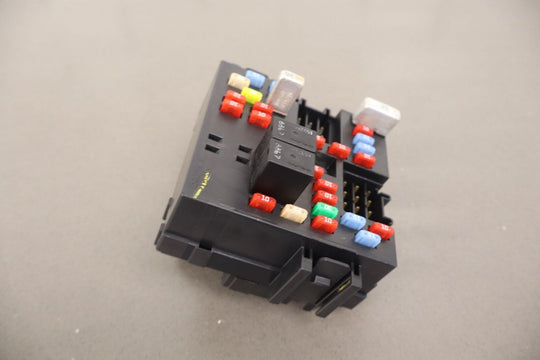 2003-2009 Hummer H2 OEM Cabin Fuse Relay Junction Box (15266952-01)