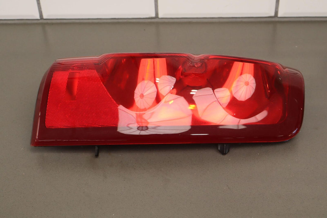 03-07 Chevy Silverado Right RH Passenger Tail Light OEM GM