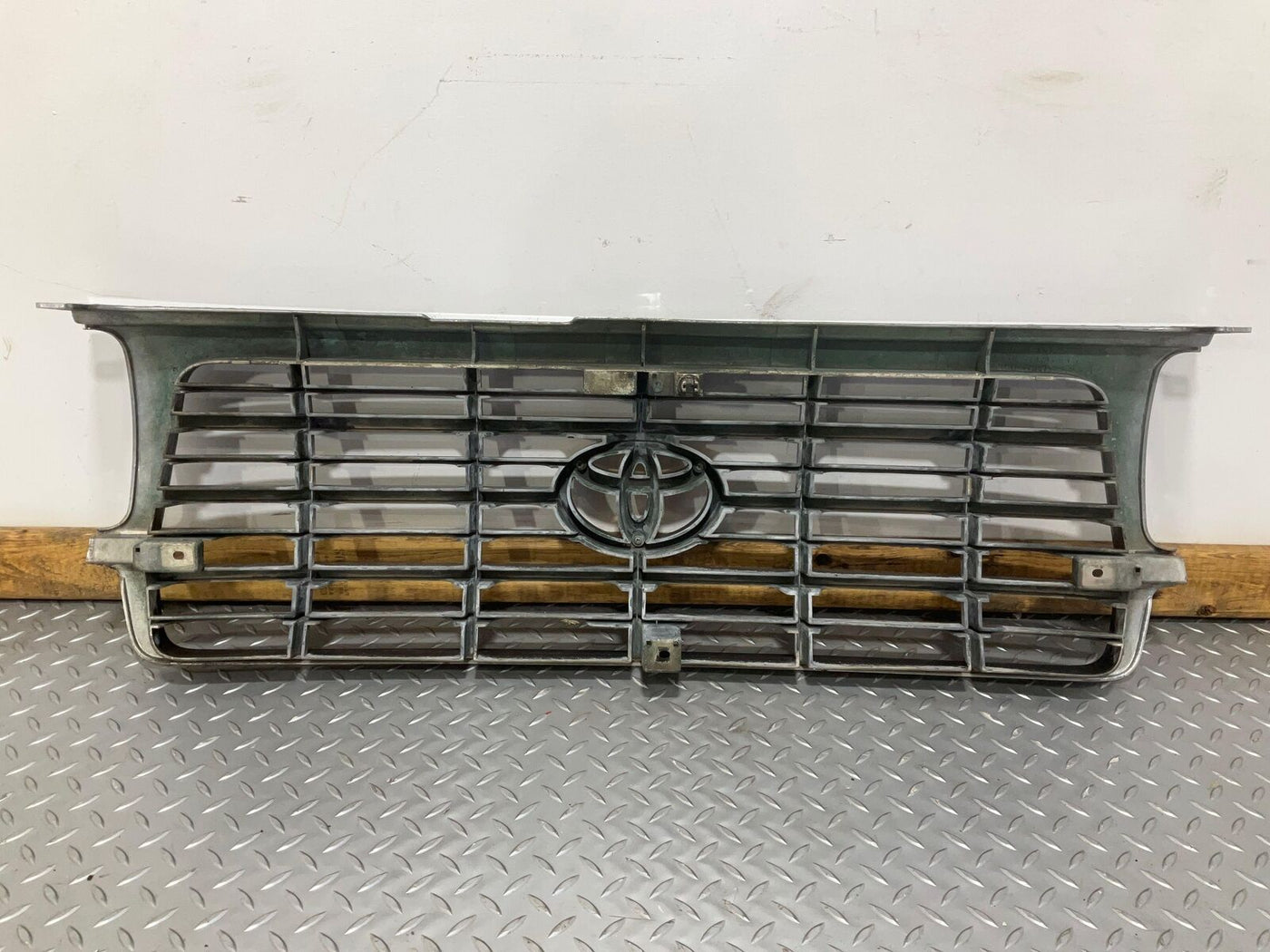 95-98 Toyota Land Cruiser Front Upper Center Grille (Black/Silver) OEM