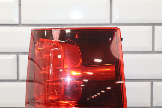 07-14 Tahoe (Non-Hybrid) Suburban Right Passenger Tail Light Lamp Lens Tested