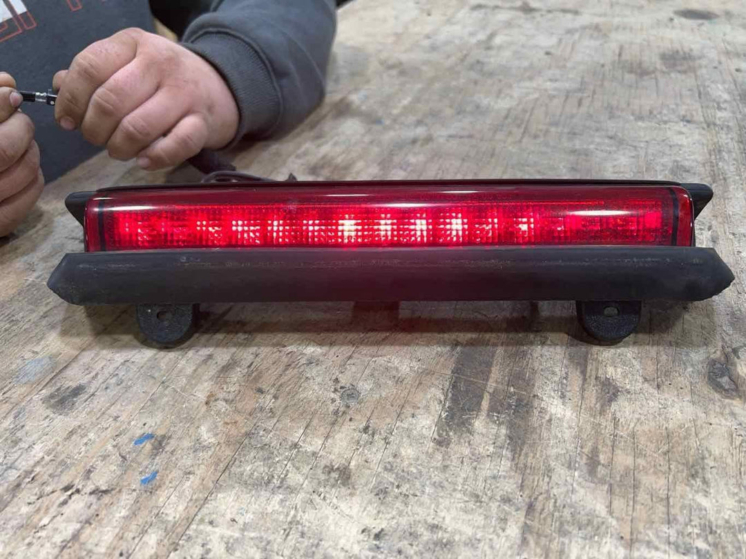 00-06 Tahoe/Yukon/Suburban XL LED 3rd Brake Light (15170955) Tested