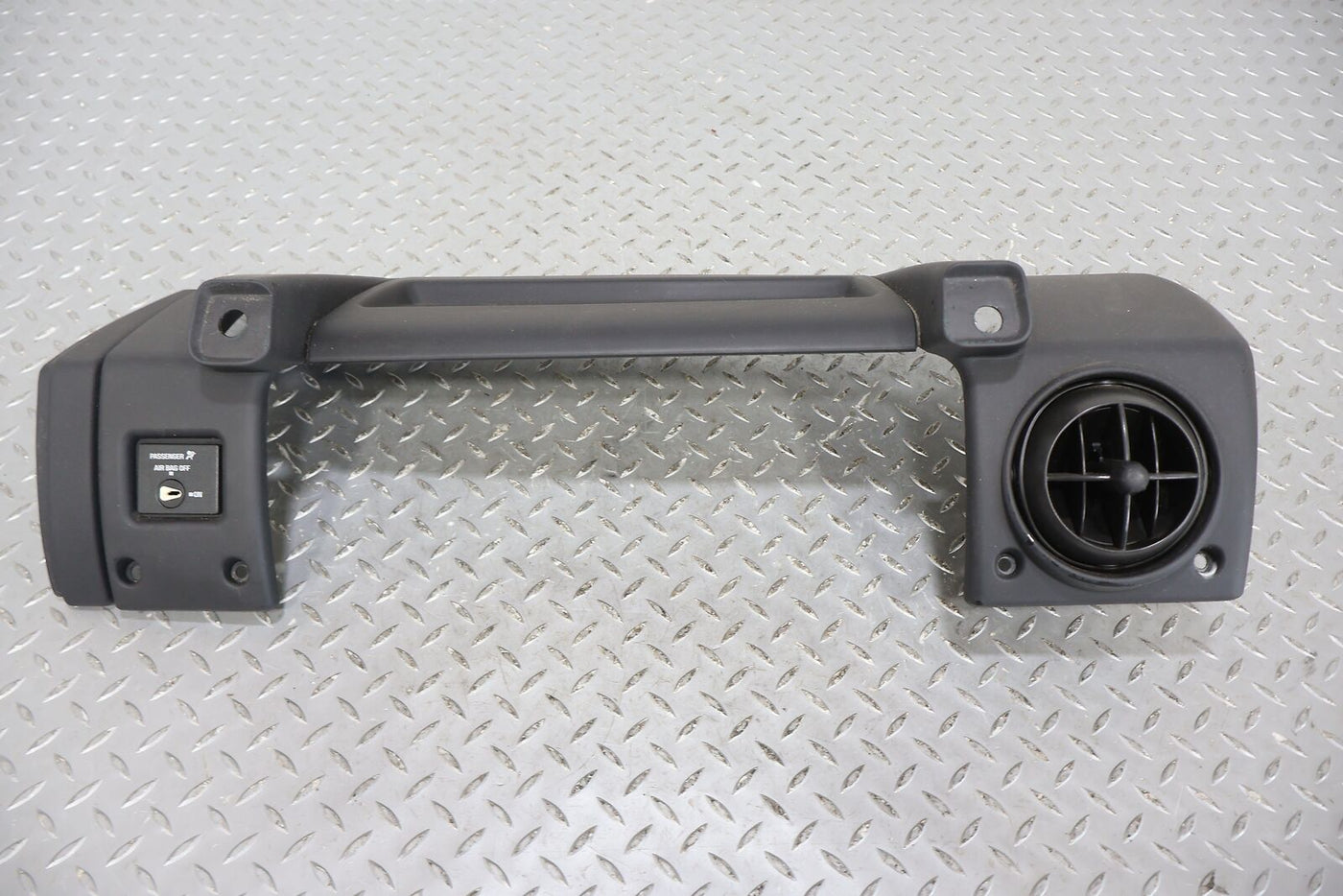 03-07 Hummer H2 Passenger Right RH Dash Mounted AC Vent (Black Bezel) See Notes