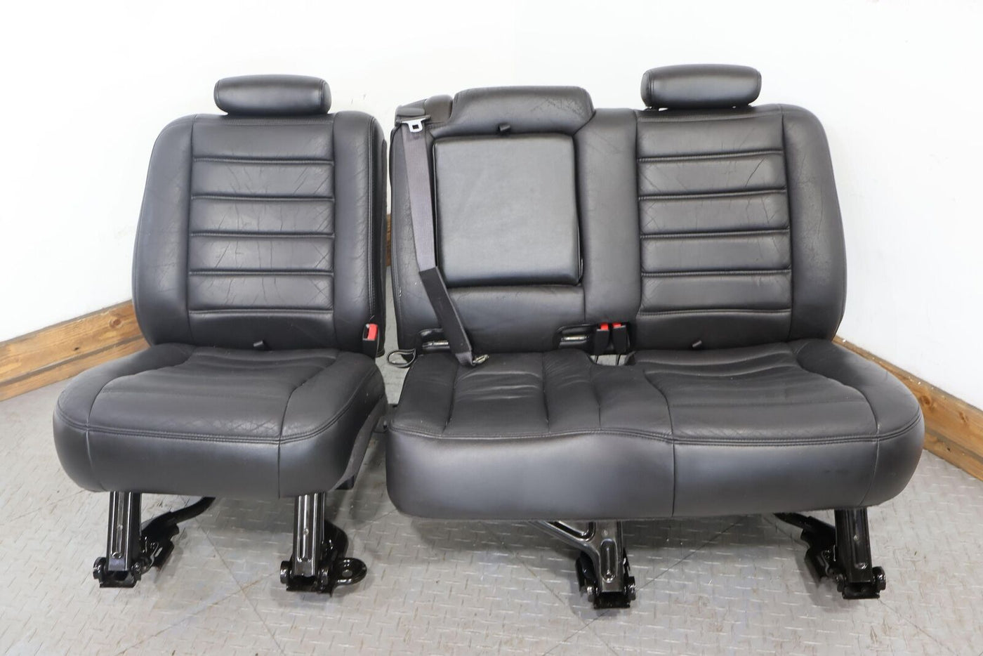 05-07 Hummer H2 SUT REAR 2nd Row Leather Seats (Ebony 48I) SUT ONLY See Notes