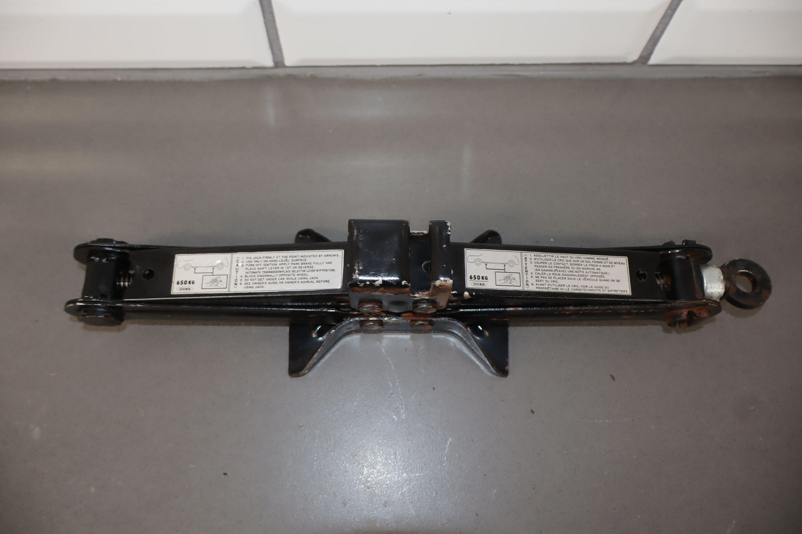 99-05 Mazda Miata NB OEM Emergency Scissor Jack – J & J Auto Wrecking