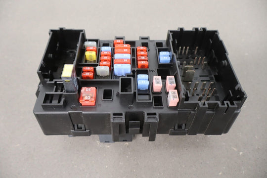 2020 Cadillac Escalade LH Left Cabin Fuse Box 84114432