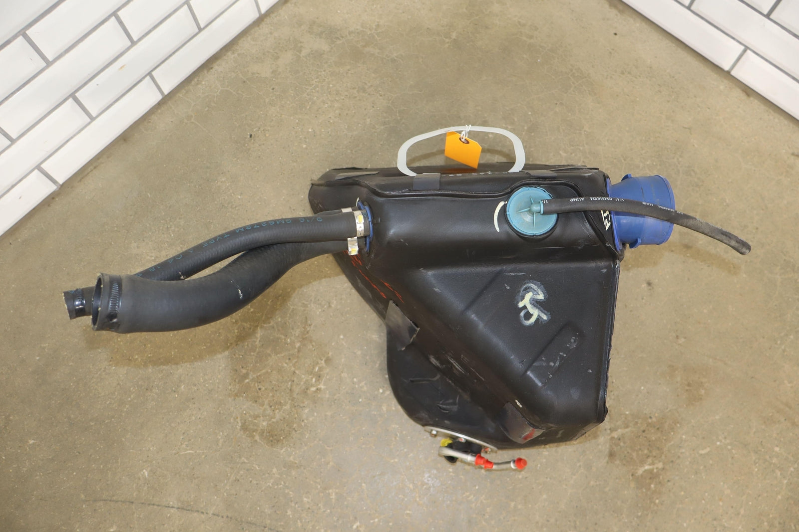 97-98 C5 Corvette Pair LH&RH Fuel Tanks W/Pumps *NO Crossover Tube