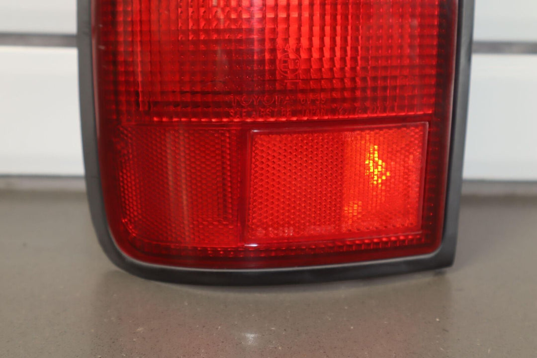 91-98 Toyota Land Cruiser Base 96-98 LX450 LH Left Driver Rear Tail Light