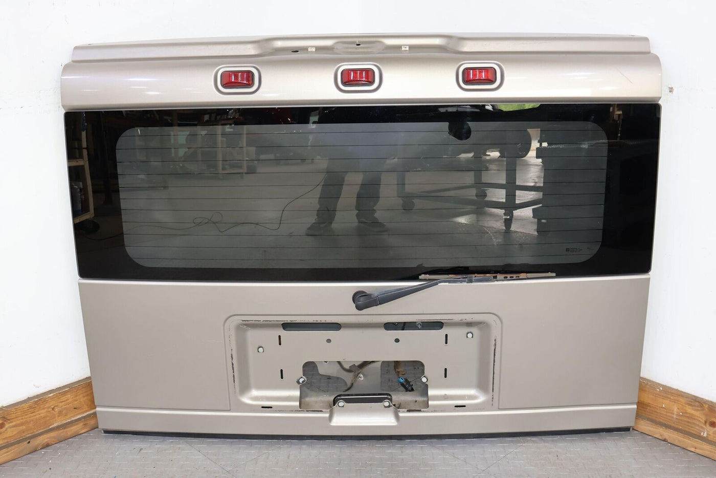 03-09 Hummer H2 Rear Hatch / Lid W/Glass&Clearance Lights (Pewter 11U) See Notes