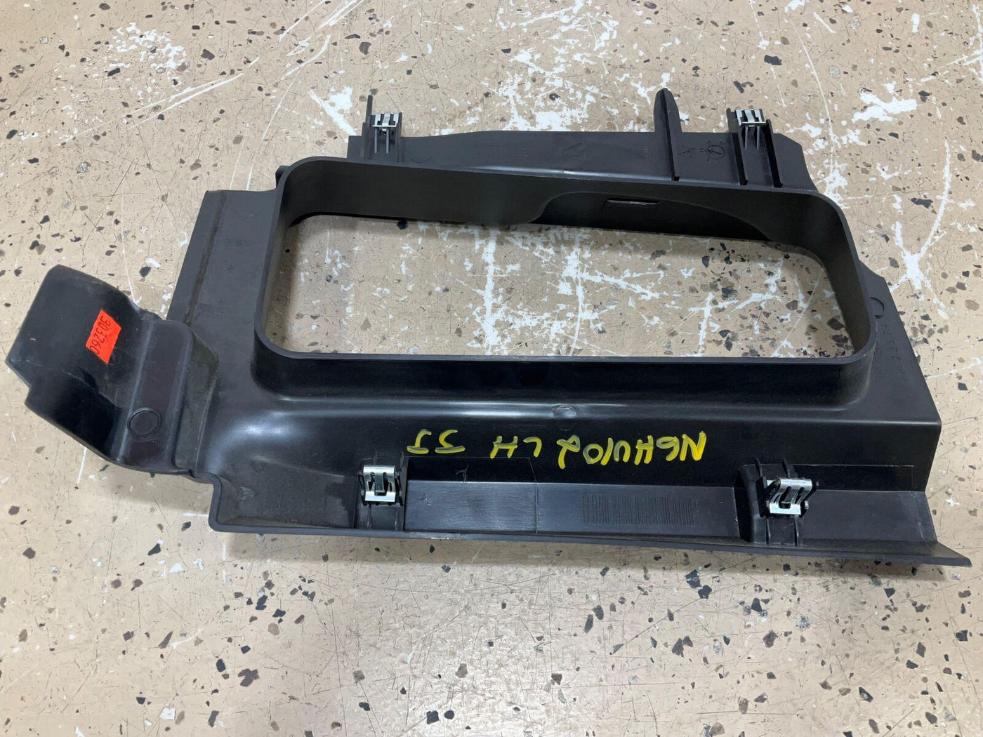 05-09 Hummer H2 SUT Rear Left LH Midgate Window Moulding (Moulding ONLY) Black