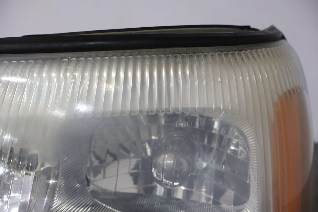 03-06 Cadillac Escalade Left LH OEM HID Headlight Lamp (Tested) 21995477