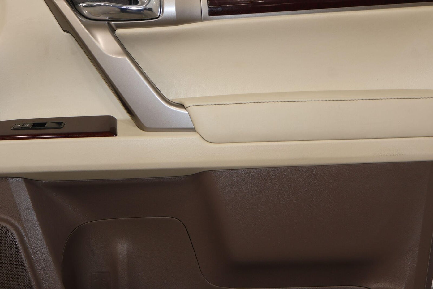14-19 Lexus GX460 Front Right RH Interior Door Trim Panel (Ecru LA00) See Photos