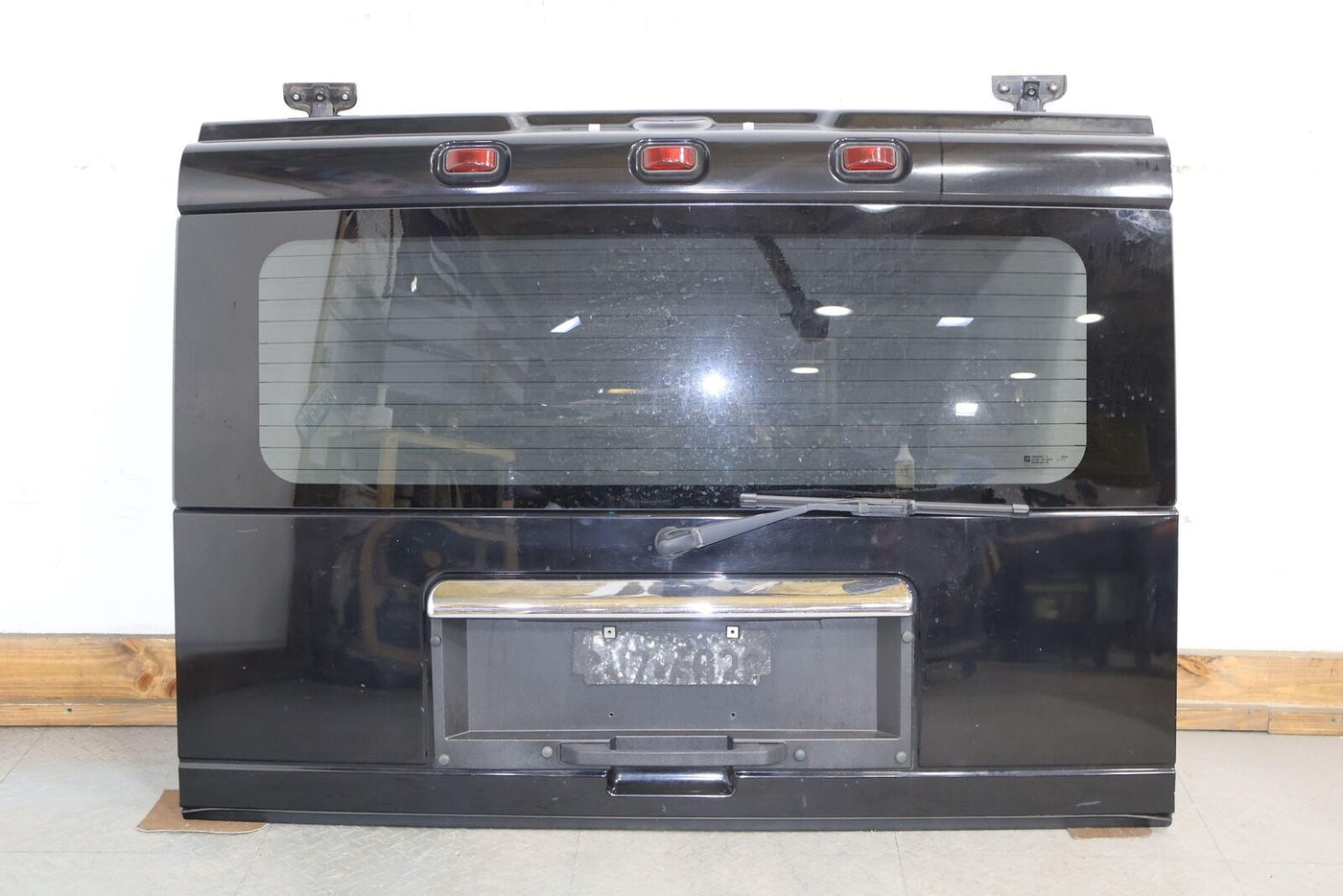 03-09 Hummer H2 Rear Hatch / Lid W/ Glass (Black 41U) See Notes