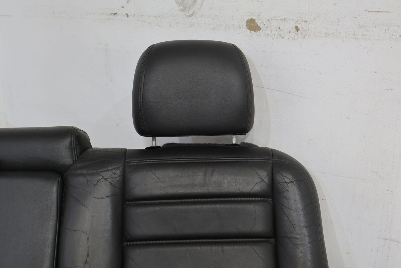 03-07 Hummer H2 2nd / Rear Row Leather Seat (Ebony 482) SUV Only Mild Wear