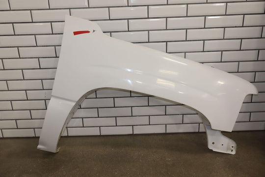 99-06 Chevy Silverado/Tahoe/Suburban Passenger Right Fender (Summit White 50U)