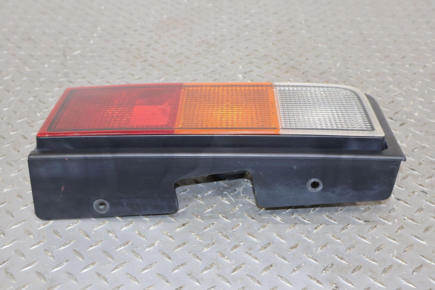 03-04 Hummer H2 Right Passenger Tail Light Tail Lamp (Body Mounted) OEM Tested
