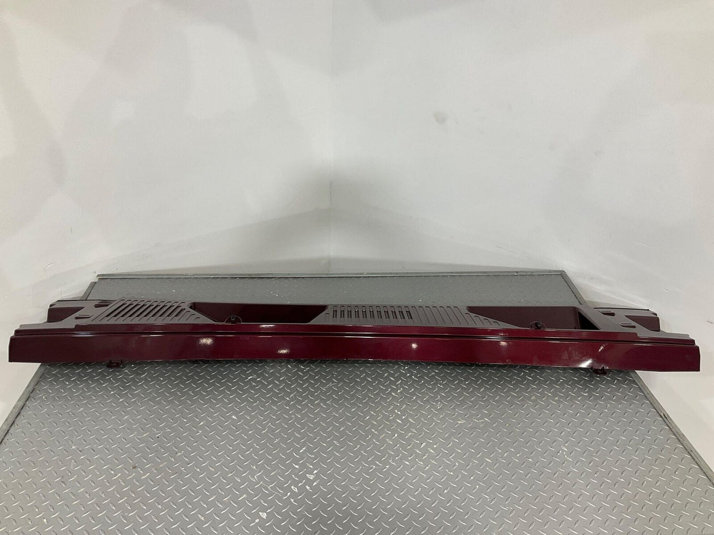 03-09 Hummer H2 Front Center Cowl Vent Panel (Twilight Maroon Metallic 49U)