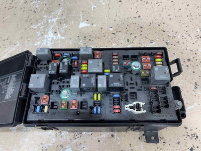 12 - 15 Chevy Camaro SS Engine Fuse Box Complete OEM (22760635)