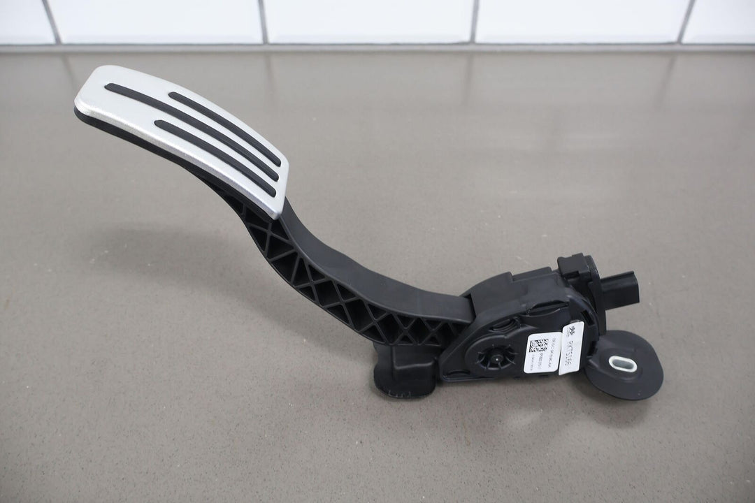 2012-2020 Tesla Model X S Accelerator Throttle Pedal (BE5C 9F836-AA) OEM