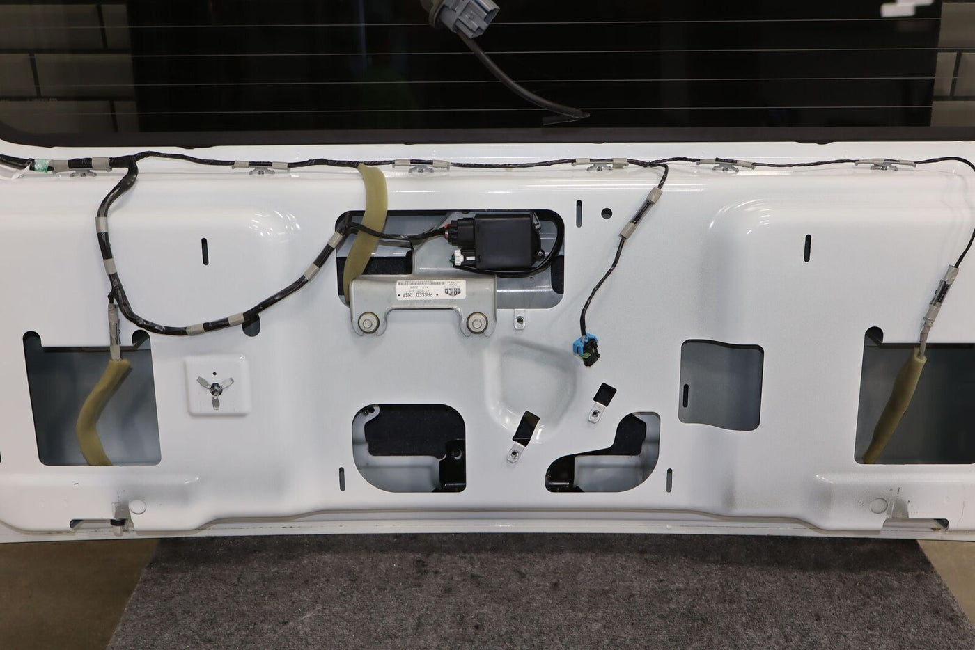 03-09 Hummer H2 Rear Hatch Lid W/Glass & Clearance Lights Olympic White (50U)