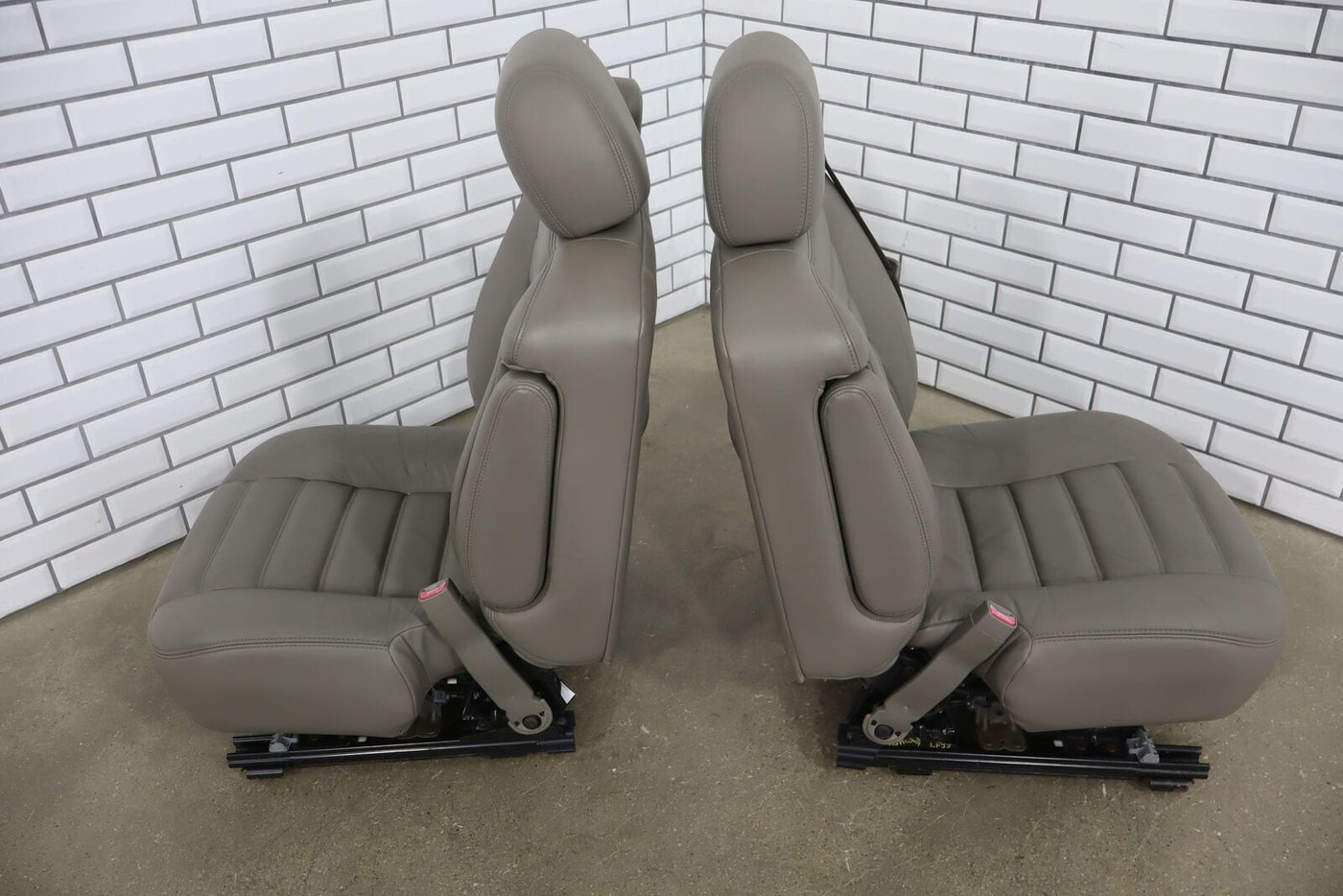 03-07 Hummer H2 1st & 2nd Row Leather Seat (Wheat 502) SUV Only (Power Tested)