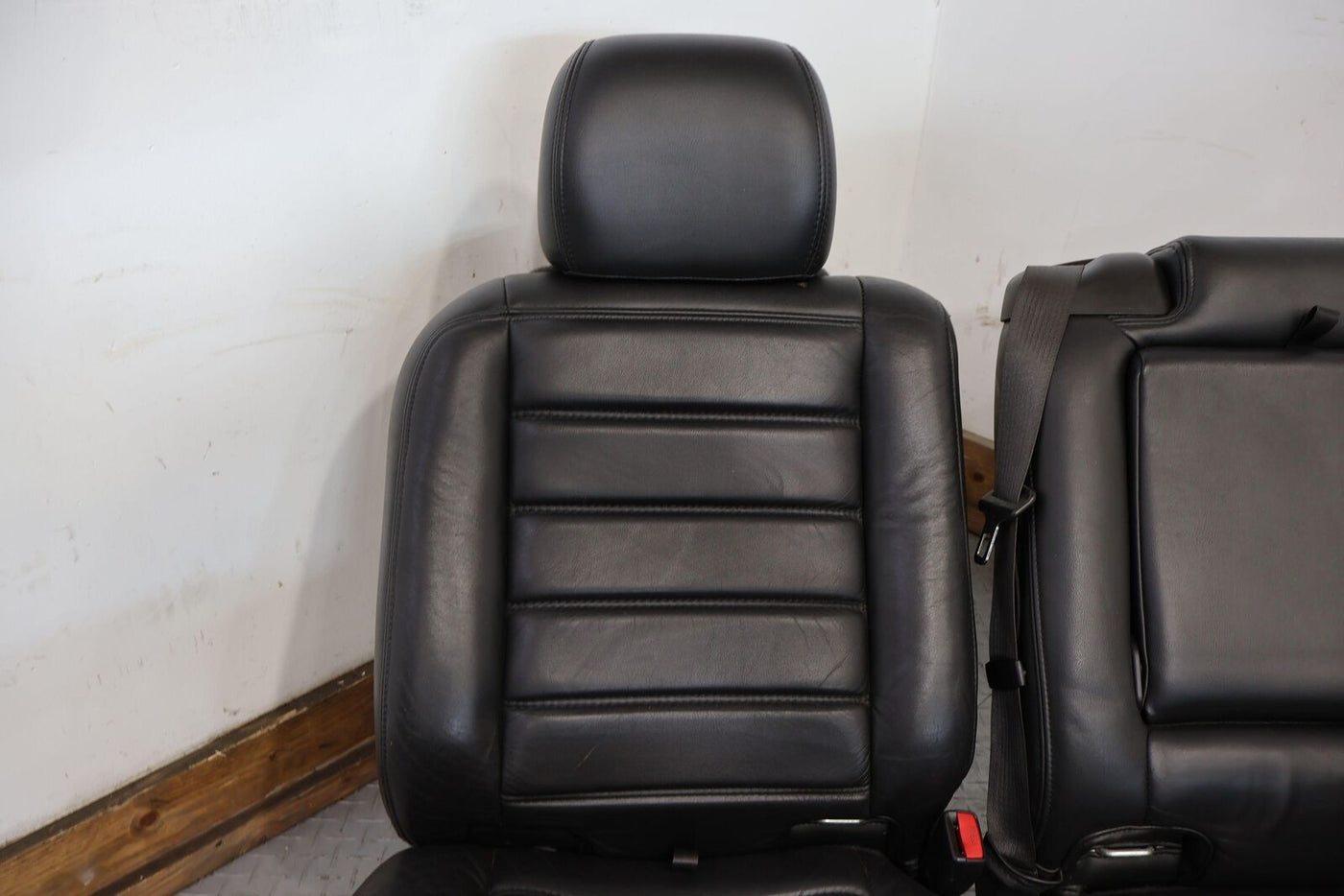 03-07 Hummer H2 2nd / Rear Row Leather Seat (Ebony 482) SUV Only