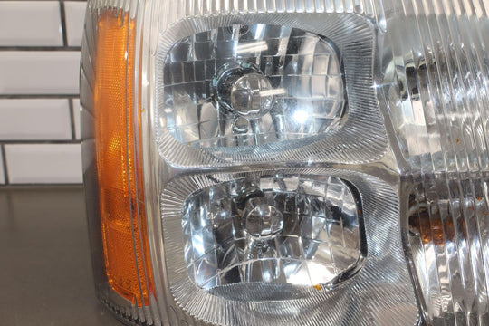 03-06 Cadillac Escalade Passenger Right Xenon HID Headlight OEM