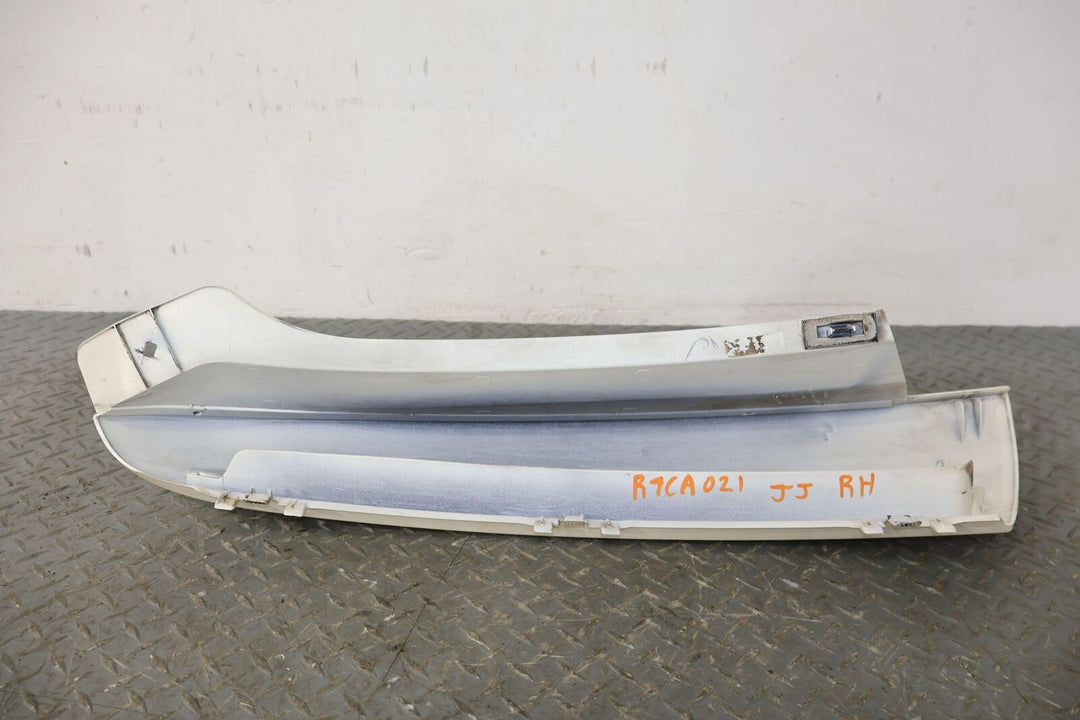 03-06 Escalade Short WB Right Rear Upper Tail Panel Moulding (White Diamond 98U)