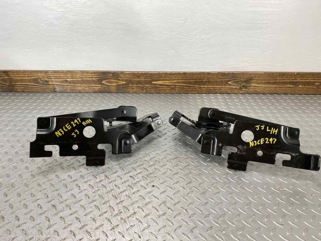 03-06 Chevy SSR Left & Right Pair of Tonneau Cover Hinges (Black 41U)