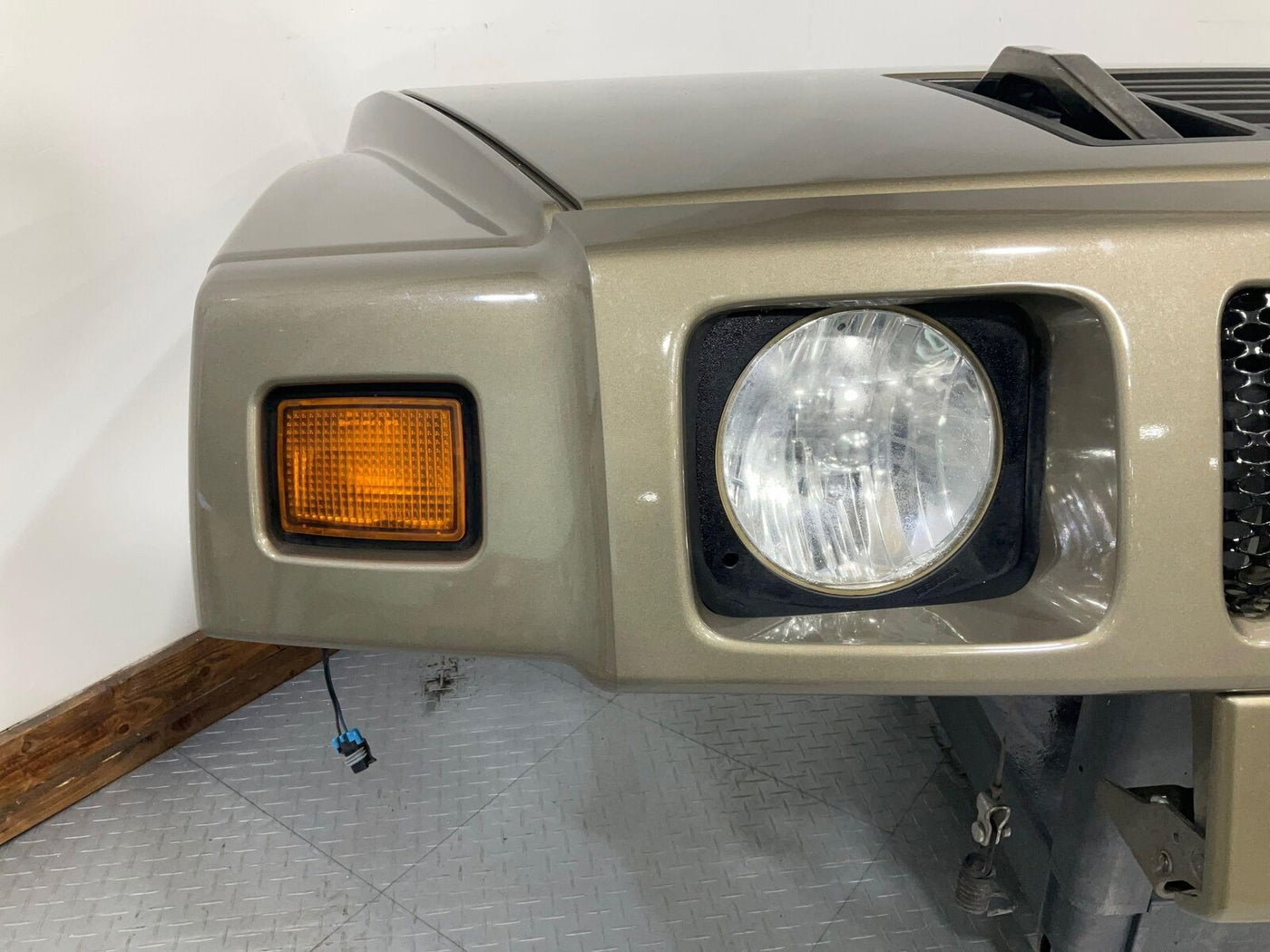 03-07 Hummer H2 OEM Hood W/ Lighting & Grilles (Desert Sand 18U) See Notes