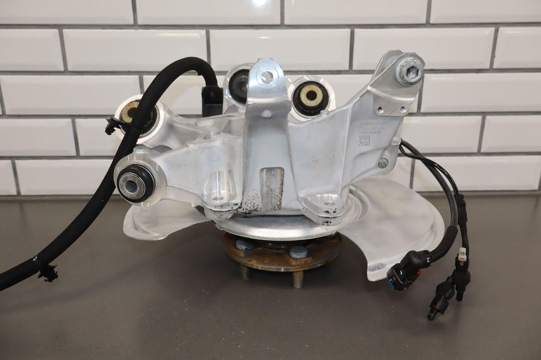 2021-2023 Tesla Model S Plaid Rear Right RH Spindle Knuckle W/Hub & Harness