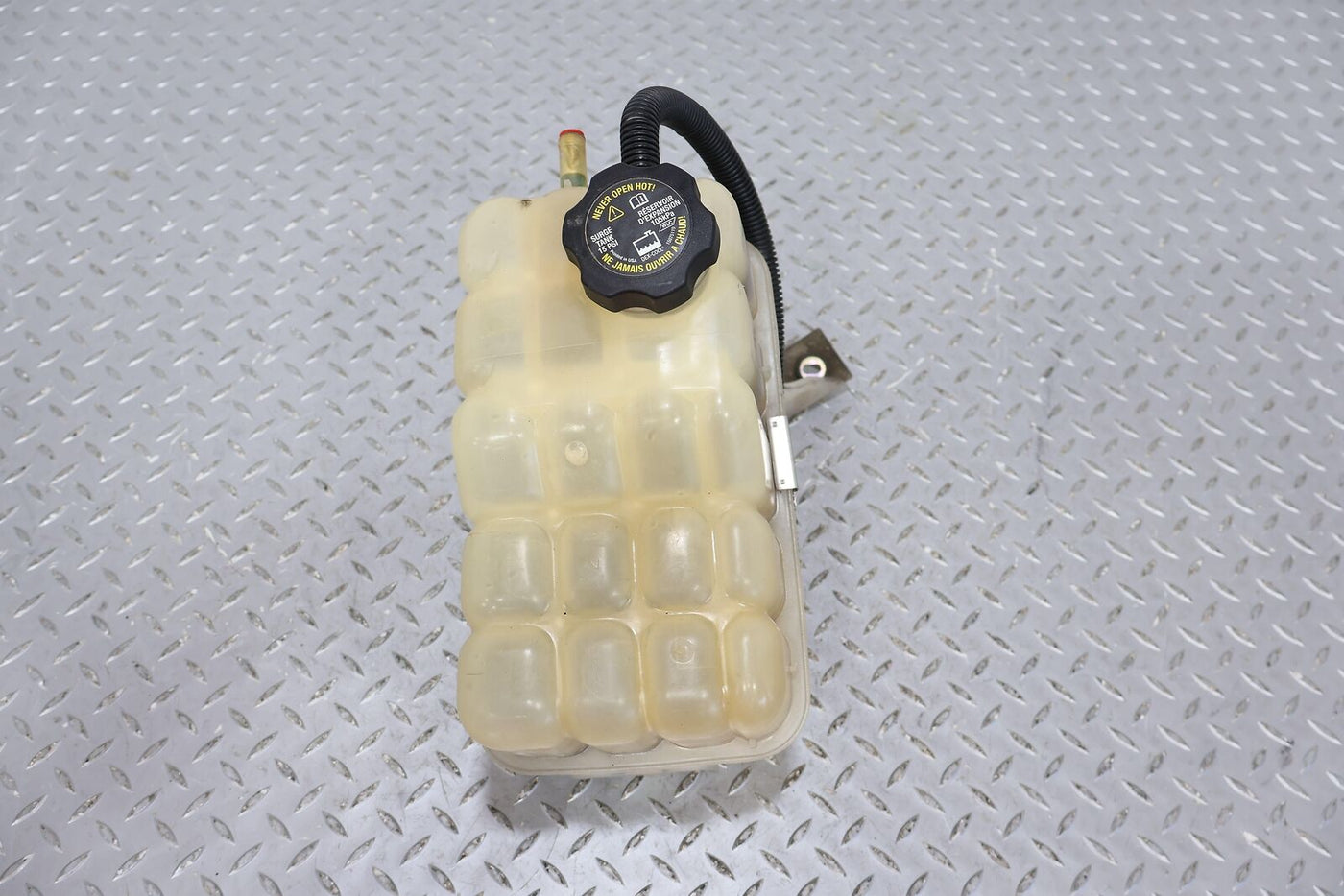 03-09 Hummer H2 Engine Coolant Recovery Bottle Reservoir W/ Cap