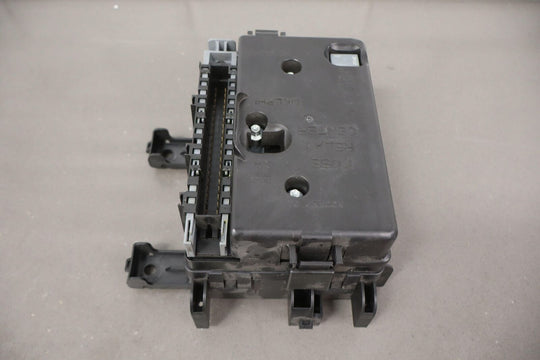 03-04 Chevrolet SSR 5.3L Engine Fuse Box OEM 15106508-1