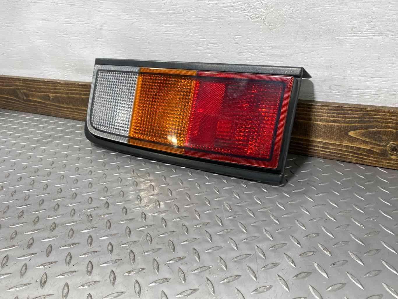 03-04 Hummer H2 Right RH Tail Light Tail Lamp (Body Mounted) OEM Tested