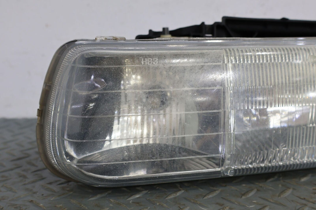 00-06 Chevy Tahoe Left LH Headlight Lamp W/ Lower Marker Light (Tested) Hazy