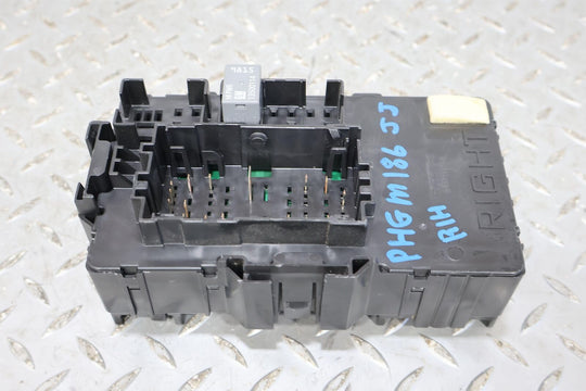 17-18 GMC Sierra Silverado 1500 Left LH Cabin Fuse Junction Box (23443946_02)