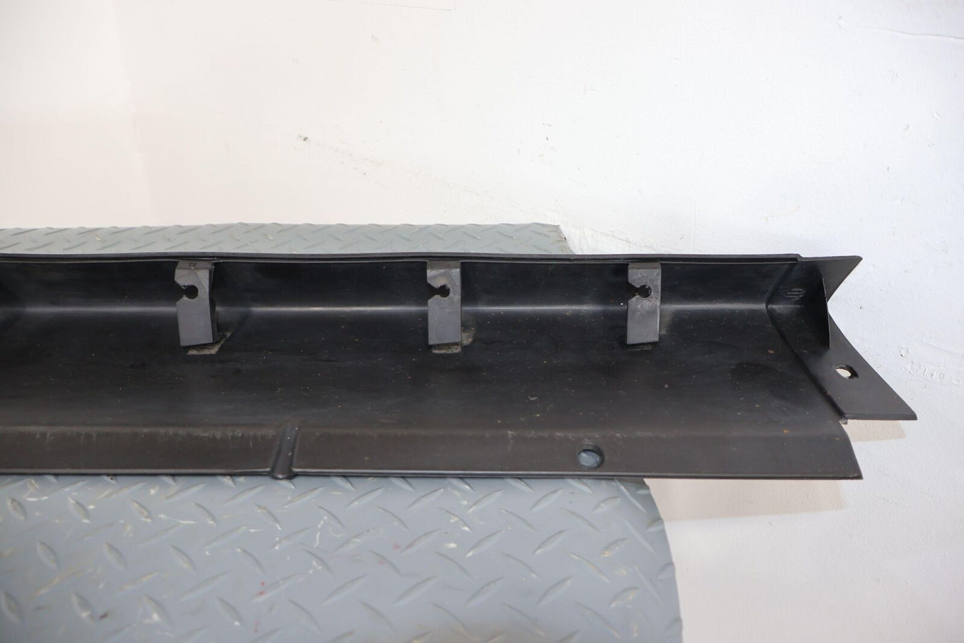 03-09 Hummer H2 SUV Left LH Lower Rocker Moulding (Textured Black) See Notes