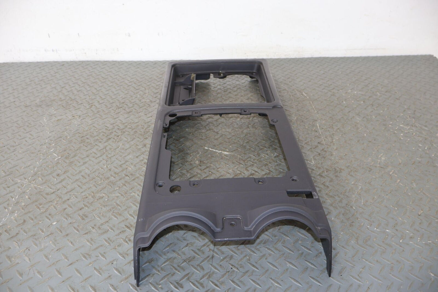 03-07 Hummer H2 Center Console Top Trim Panel Cover Arm Rest Surround OEM