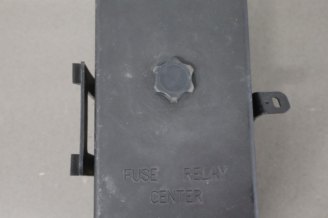 2003-2004 C5 Corvette Underhood Engine Fuse Relay Junction Box OEM 19300118