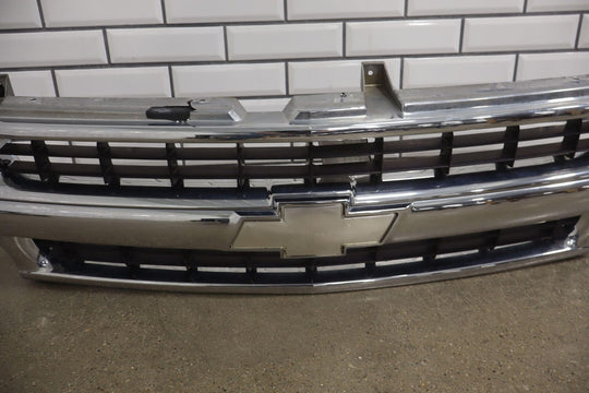 00-06 Chevy Suburban / Tahoe OEM Front Grille with Headlights / Turn Signals